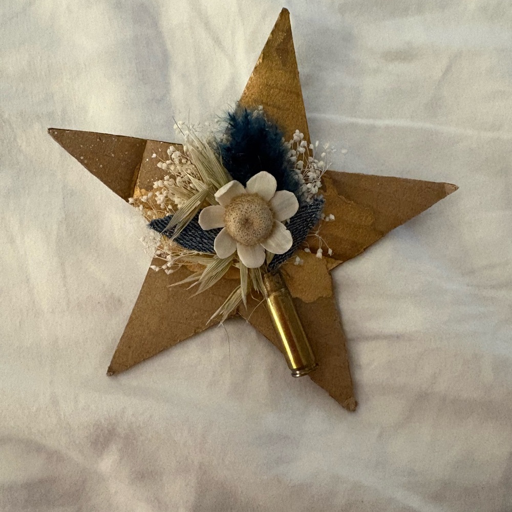 Dried floral hat pin